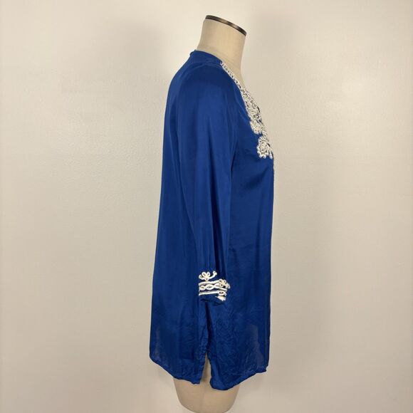 Chico's Women's Long Sleeve Deep Blue White Embroidered V-Neck Blouse Size 1 / M - Picture 2 of 7